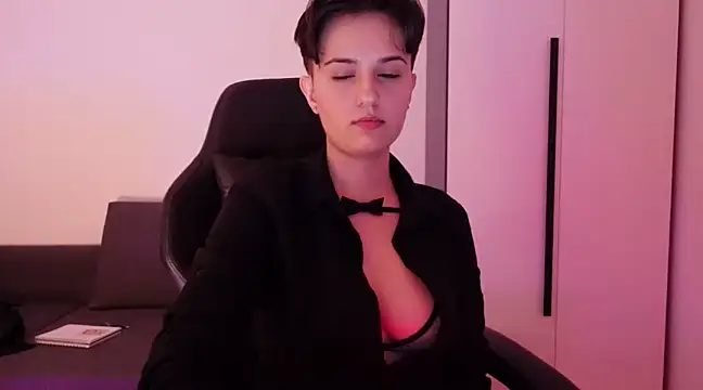 Snapshot of DomAres chatting on 28, 2, 2025 DomAres online show from 28, 2, 2025