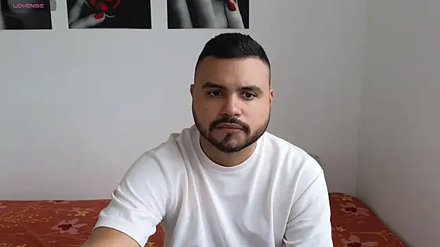 Snapshot of khalidferrer chatting on 5, 3, 2025 khalidferrer online show from 5, 3, 2025