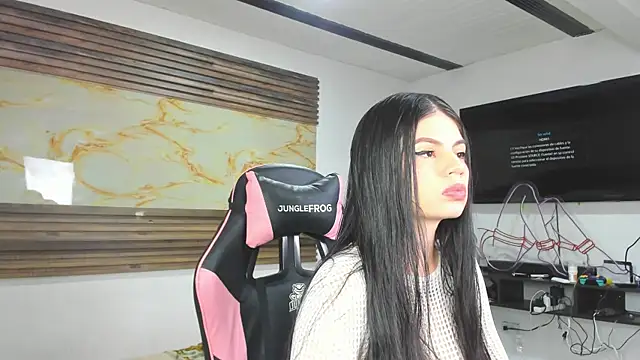 Cloe roouse online show from 4, 12, 2025