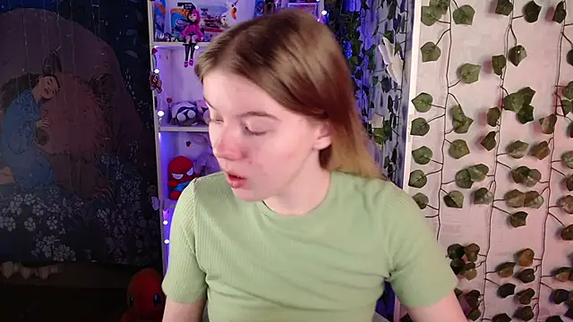 Strawberry juli online show from 4, 3, 2025