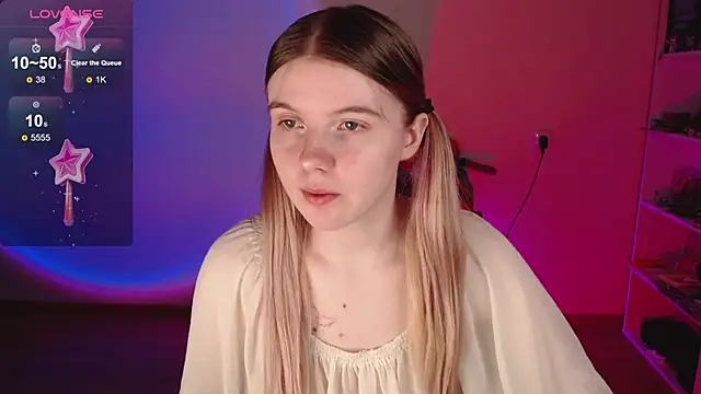 Strawberry juli online show from 1, 4, 2026