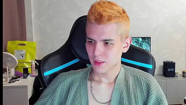 Snapshot of TravisRevas chatting on 5, 3, 2025 TravisRevas online show from 5, 3, 2025