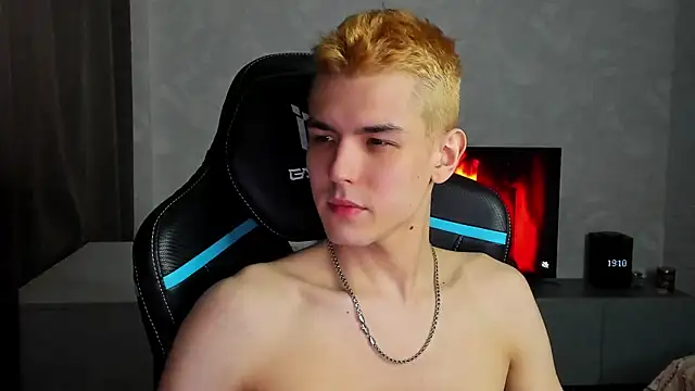 Snapshot of TravisRevas chatting on 7, 3, 2025 TravisRevas online show from 7, 3, 2025