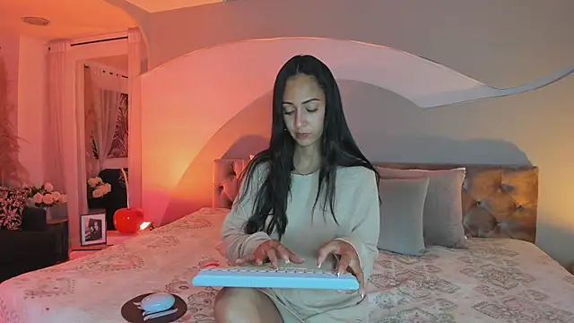 Elizabeth clark  online show from 21, 12, 2025