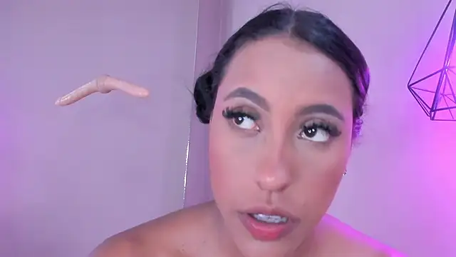 alahia betancurx online show from 7, 3, 2025