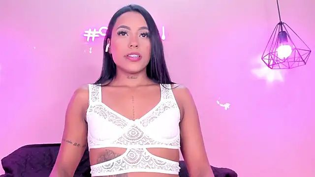 alahia betancurx online show from 14, 3, 2025