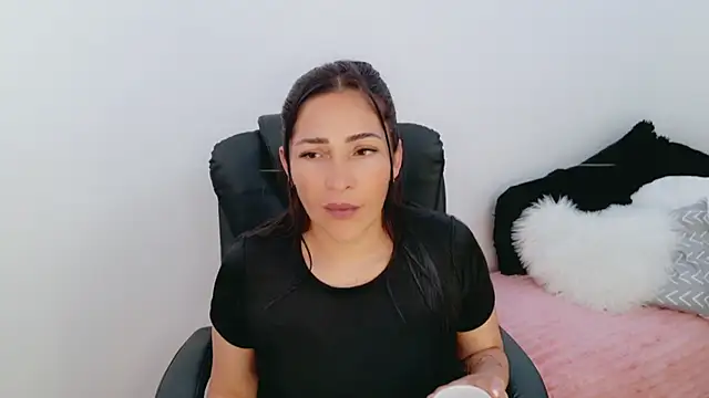 luna lgomez  online show from 27, 3, 2026