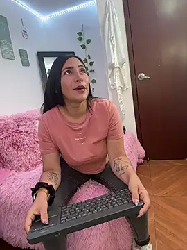 Snapshot of luna_lgomez_ chatting on 17, 6, 2026 luna lgomez online show from 17, 6, 2026