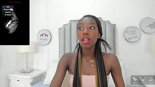 Snapshot of SamantaMarquez chatting on 27, 11, 2025 SamantaMarquez online show from 27, 11, 2025