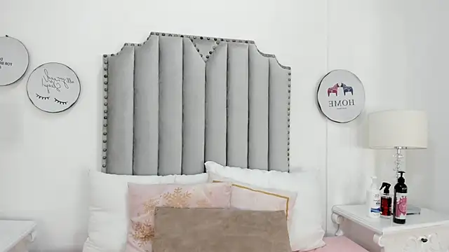 Snapshot of SamantaMarquez chatting on 2, 12, 2025 SamantaMarquez online show from 2, 12, 2025