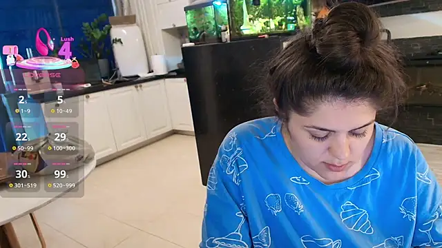 Snapshot of Layla- chatting on 30, 4, 2026 Layla- online show from 30, 4, 2026