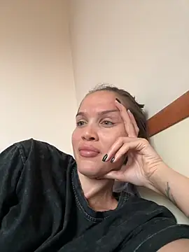 Snapshot of Beverly_Hilll chatting on 7, 10, 2025 Beverly Hilll online show from 7, 10, 2025