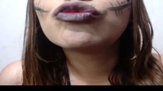 Snapshot of nicollewayne10 chatting on 1, 11, 2025 nicollewayne10 online show from 1, 11, 2025