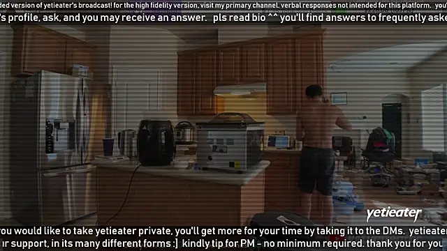 Snapshot of yetieater chatting on 15, 12, 2024 yetieater online show from 15, 12, 2024