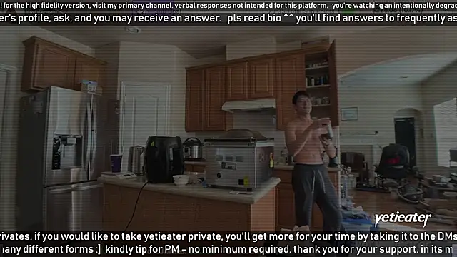 Snapshot of yetieater chatting on 31, 12, 2024 yetieater online show from 31, 12, 2024