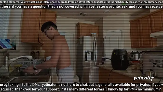 Snapshot of yetieater chatting on 19, 3, 2025 yetieater online show from 19, 3, 2025