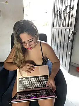 Snapshot of lunaxxx_69 chatting on 6, 2, 2026 lunaxxx 69 online show from 6, 2, 2026