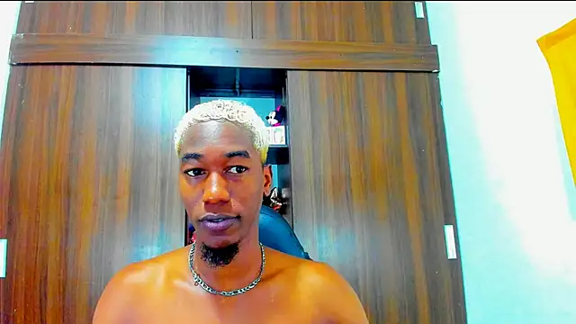 Snapshot of Dreamastercum_ chatting on 3, 11, 2025 Dreamastercum online show from 3, 11, 2025