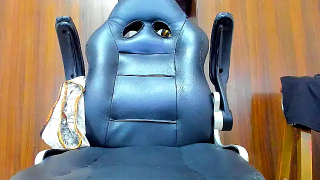 Snapshot of Dreamastercum_ chatting on 5, 11, 2025 Dreamastercum online show from 5, 11, 2025