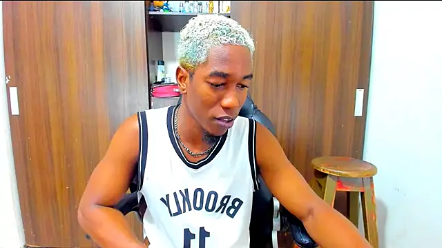 Snapshot of Dreamastercum_ chatting on 22, 11, 2025 Dreamastercum online show from 22, 11, 2025