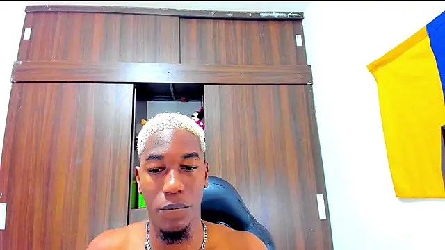 Snapshot of Dreamastercum_ chatting on 8, 1, 2026 Dreamastercum online show from 8, 1, 2026