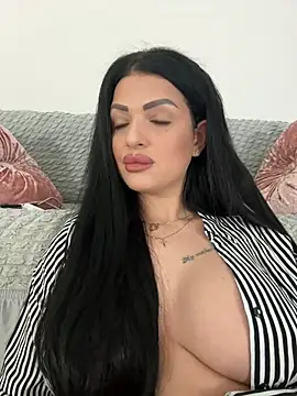 Snapshot of IrisRossie chatting on 3, 6, 2026 IrisRossie online show from 3, 6, 2026