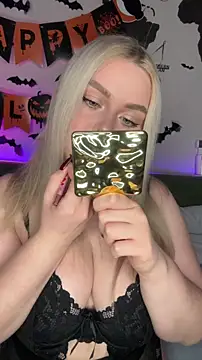 April Vancee online show from 2, 11, 2025