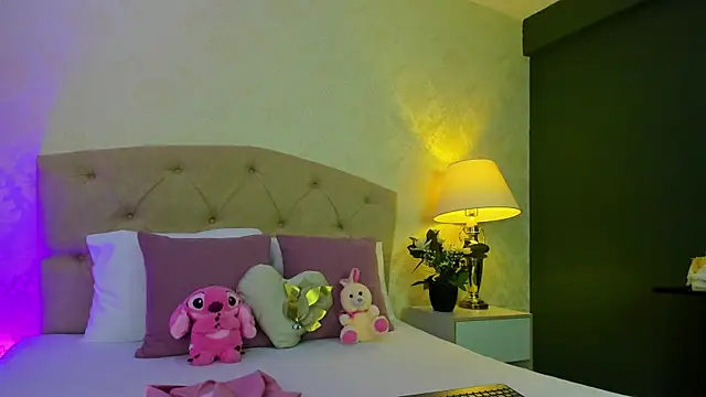 Mia Montess online show from 8, 4, 2026