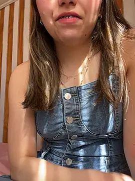 Snapshot of floooohv chatting on 6, 10, 2025 floooohv online show from 6, 10, 2025