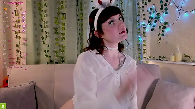 Ashley Nicks online show from 5, 4, 2026