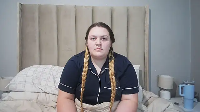 Snapshot of Neytjie chatting on 1, 7, 2026 Neytjie online show from 1, 7, 2026