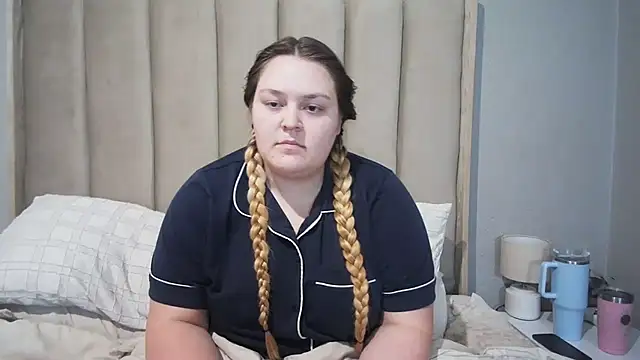 Snapshot of Neytjie chatting on 2, 7, 2026 Neytjie online show from 2, 7, 2026