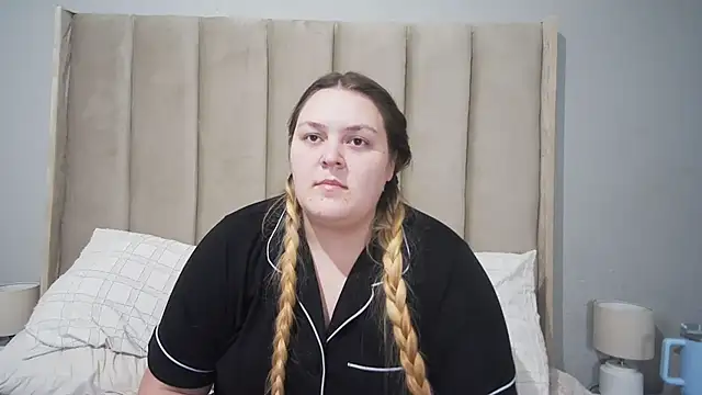 Snapshot of Neytjie chatting on 3, 7, 2026 Neytjie online show from 3, 7, 2026
