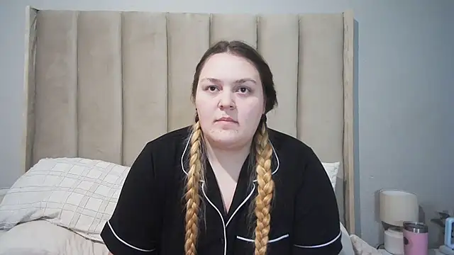 Snapshot of Neytjie chatting on 4, 7, 2026 Neytjie online show from 4, 7, 2026