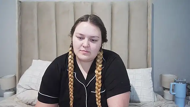 Snapshot of Neytjie chatting on 5, 7, 2026 Neytjie online show from 5, 7, 2026