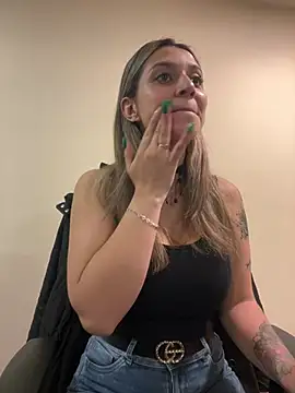 Isabella Varella online show from 25, 2, 2026