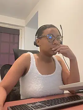 Snapshot of Melia_Rayne chatting on 21, 4, 2026 Melia Rayne online show from 21, 4, 2026