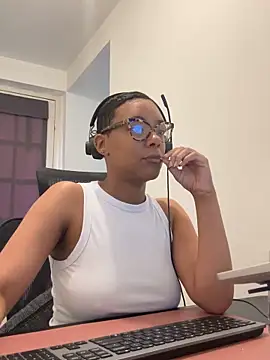 Snapshot of Melia_Rayne chatting on 22, 4, 2026 Melia Rayne online show from 22, 4, 2026