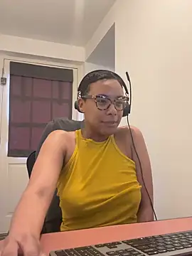 Snapshot of Melia_Rayne chatting on 23, 4, 2026 Melia Rayne online show from 23, 4, 2026