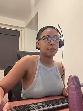 Snapshot of Melia_Rayne chatting on 28, 4, 2026 Melia Rayne online show from 28, 4, 2026