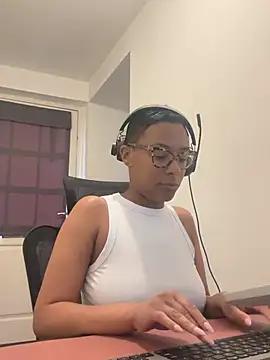 Snapshot of Melia_Rayne chatting on 30, 4, 2026 Melia Rayne online show from 30, 4, 2026