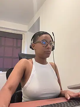 Snapshot of Melia_Rayne chatting on 6, 5, 2026 Melia Rayne online show from 6, 5, 2026