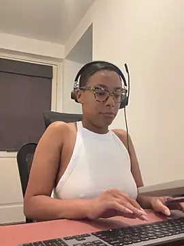 Snapshot of Melia_Rayne chatting on 15, 5, 2026 Melia Rayne online show from 15, 5, 2026