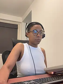 Snapshot of Melia_Rayne chatting on 19, 5, 2026 Melia Rayne online show from 19, 5, 2026