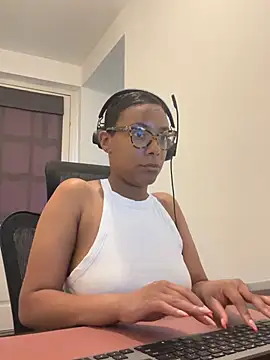 Snapshot of Melia_Rayne chatting on 26, 5, 2026 Melia Rayne online show from 26, 5, 2026