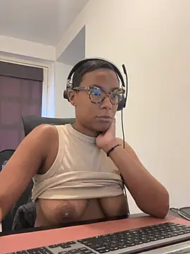 Snapshot of Melia_Rayne chatting on 3, 7, 2026 Melia Rayne online show from 3, 7, 2026