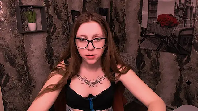 Snapshot of _MiraGold_ chatting on 11, 3, 2025 MiraGold online show from 11, 3, 2025