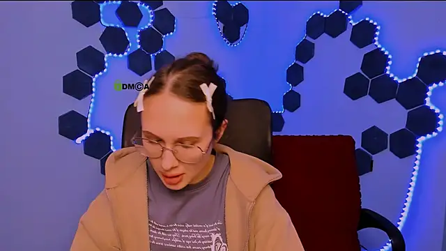 mona cloud online show from 20, 12, 2025