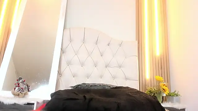 Alexa Bravva online show from 17, 12, 2025