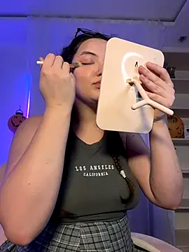 MiraLuccian online show from 4, 11, 2025